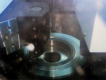 汽配加工硬核现场：LYV-SD500双刀位刹车盘立车精车刹车盘内侧面