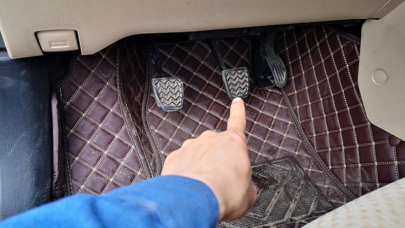 刹车不能一踩到底